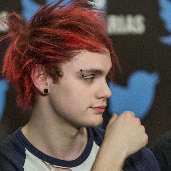 i miss his red hair and the eyebrow piercing  #MTVHottest 5 seconds of summer