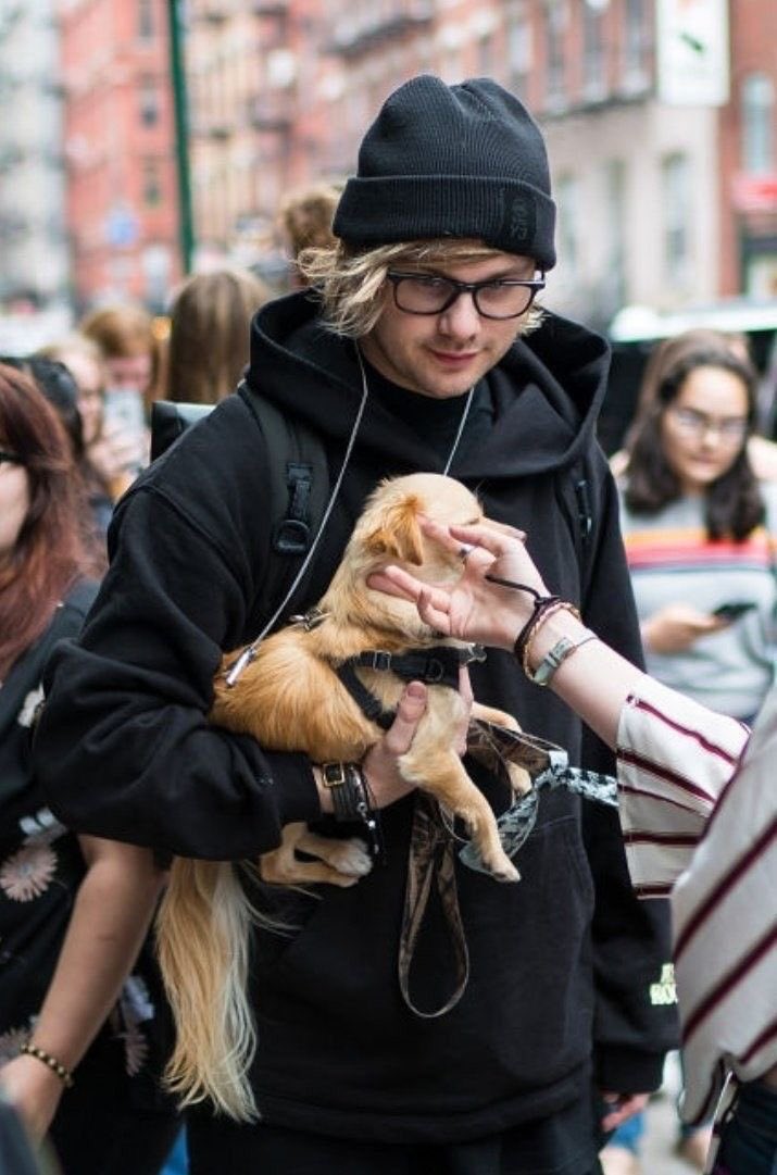 with pets   #MTVHottest 5 seconds of summer