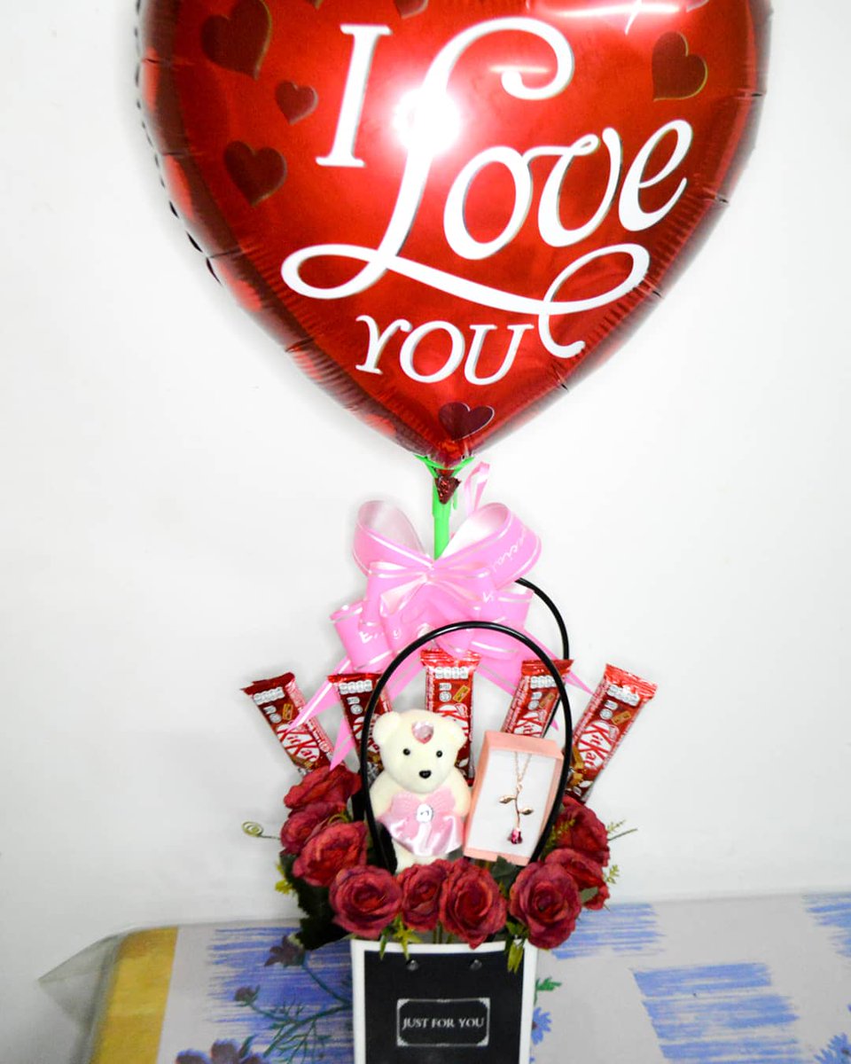 spperfume_'s tweet photo. [READY STOCK] Bucket chocolate + necklace : RM27 only 💯
-necklace🌹
- 5pcs KitKat🍫
-artificial flowers🌷
-I LOVE YOU Balloon 🎈
-mini bear
🎁Add on note for FREE (no limit words) 
Self-pickup atau Cod (from Shah alam) #giftsforher #happybirthday #necklace #bucketchocolates https://t.co/ilizTlnJ5q
