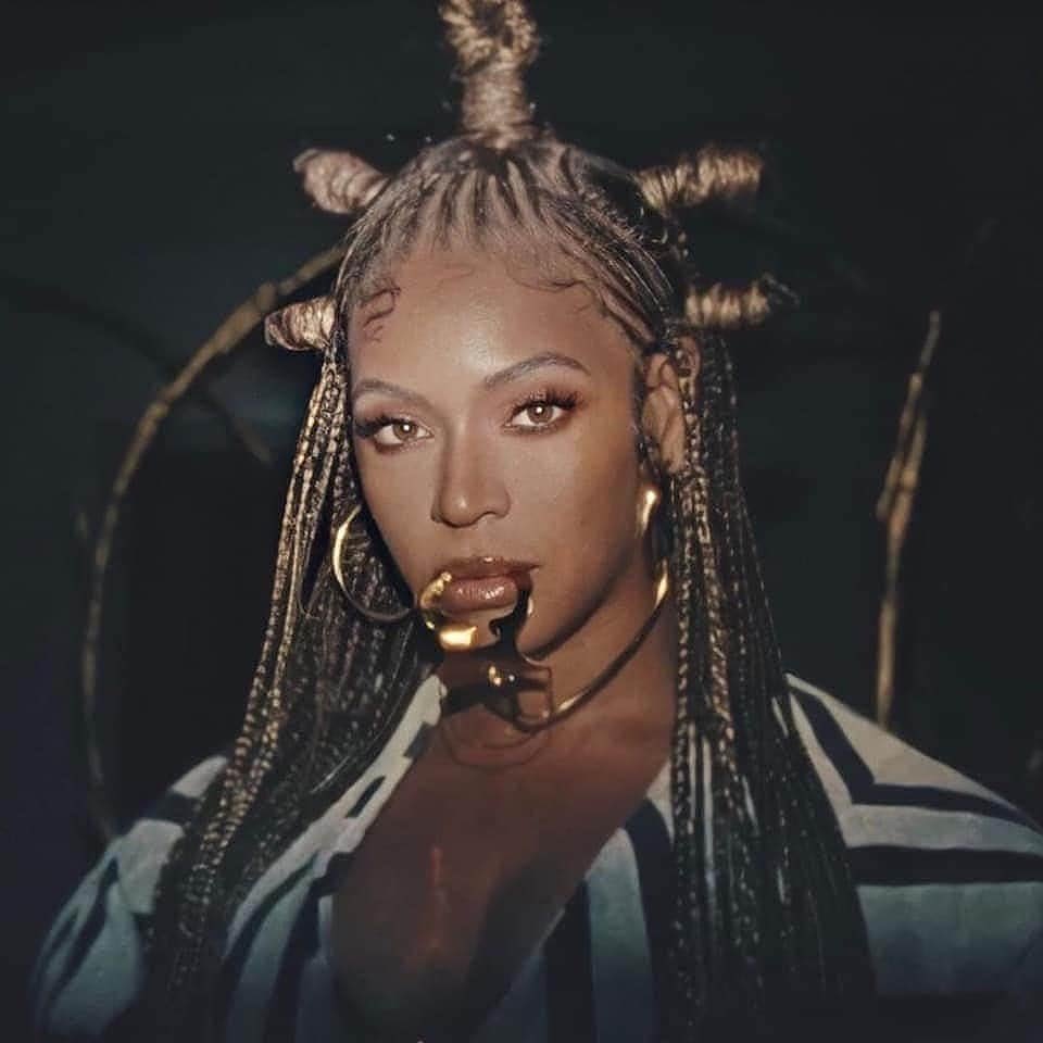 amanditissima's tweet photo. Carai, Beyoncé!! 💛👑🐝 #QueeB #BlackIsKing #Beyonce https://t.co/8rrgYqdebr