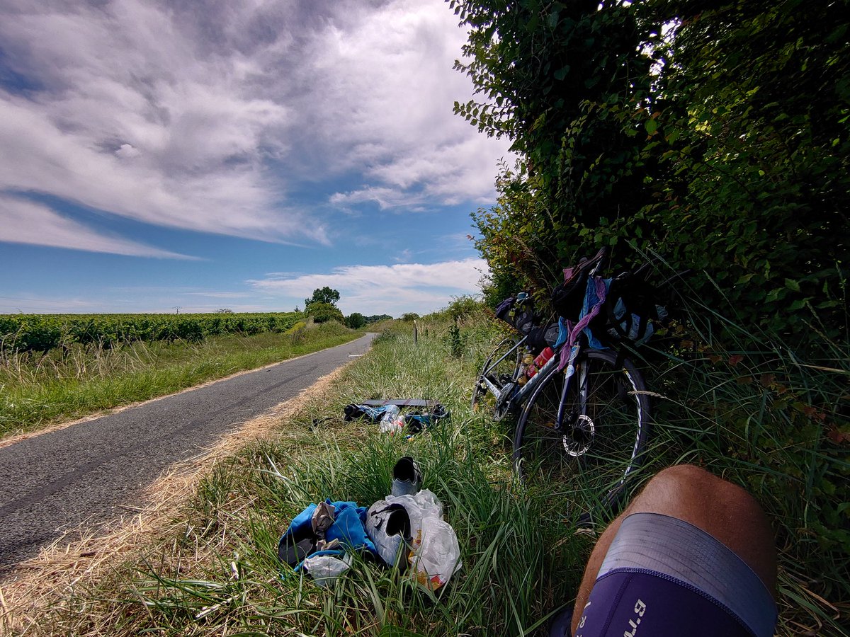 Zerf51's tweet photo. #VacancesAVélo 

Voilà c'est fini ! J'ai essayé de vous partager durant ces 2 semaines un peu de mon quotidien de voyageur à vélo.

J'espère que vous avez apprécié, et qui sait, ça vous a peut-être donné des idées ! 😉

En tout cas moi, j'ai adoré ! 😁 https://t.co/oVRfTolNUY