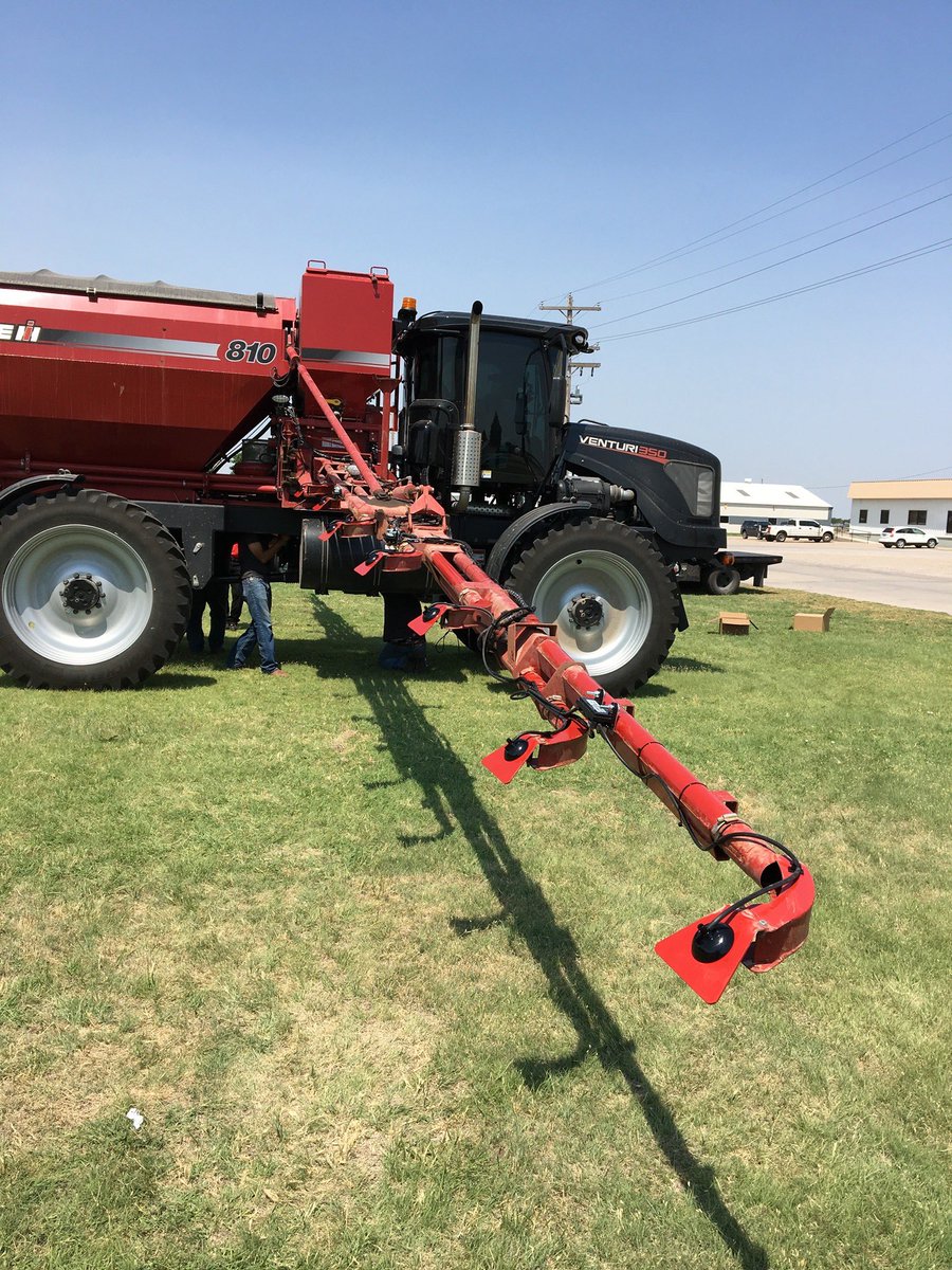 EvanHansmeier's tweet photo. Tired of dealing with poor dry product applications? With Recon SpreadSense from Inteligent Ag you can spread with confidence thanks to flow and blockage detection for each deflector on your Air Boom machine. Reach out to us for more info on Deere, Ag-Chem, and Case machine kits. https://t.co/m6ZNEdymOe