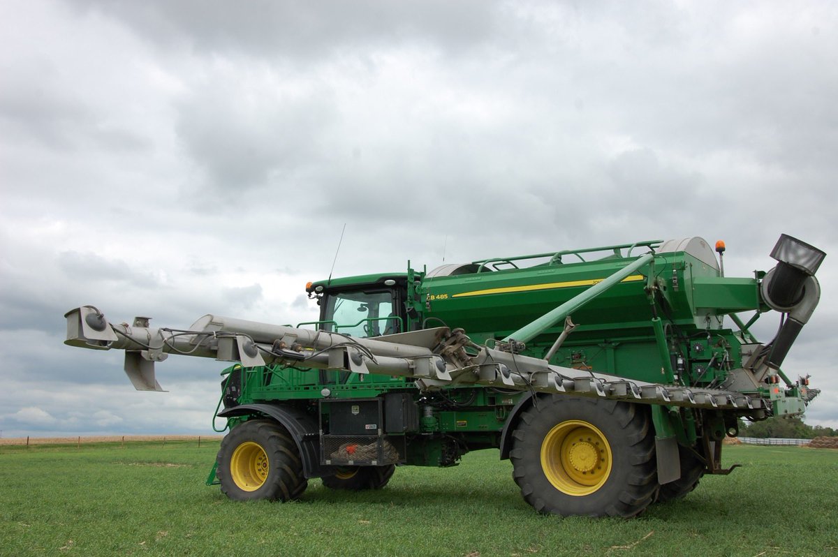 EvanHansmeier's tweet photo. Tired of dealing with poor dry product applications? With Recon SpreadSense from Inteligent Ag you can spread with confidence thanks to flow and blockage detection for each deflector on your Air Boom machine. Reach out to us for more info on Deere, Ag-Chem, and Case machine kits. https://t.co/m6ZNEdymOe