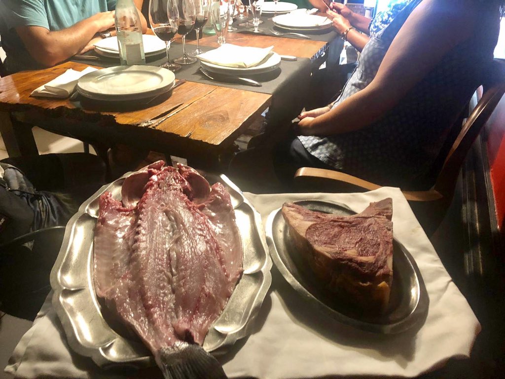sukalde_bilbao's tweet photo. Este fin de semana te esperamos en Sukalde Bilbao con el mejor producto de siempre. La mejor carne y pescado. Y disfruta de nuestra nueva terraza.
.
c/ Elcano 31 #bilbao
#comidaempresa #comidaempresarial .#terrazasBilbao #cenarBilbao #chuletabilbao #mejorchuleta2020 #beefchop https://t.co/eD66F0eNQO