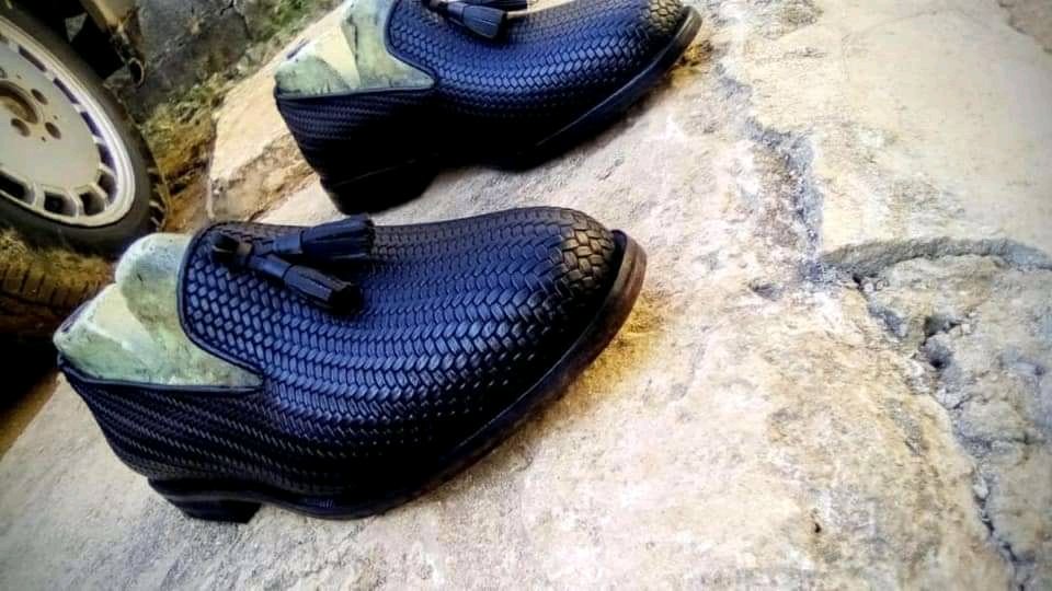 bishopozzy's tweet photo. Hi TWITTER NG PLS HELP ME DO UR THING, I AM KADUNA HAND CRAFTED SHOE PLUG OF VARIOUS KIND, PLS A RETWEET OF MY HUSTLE WIL GO A LONG WAY, PRICES ARE AFFORDABLE AND OF GREAT QUALITY FOR MY PEOPLE WITHIN AND OUTSIDE KADUNA. DM ME FOR UR SPECIAL DESIGN.. https://t.co/iKzvChkH33