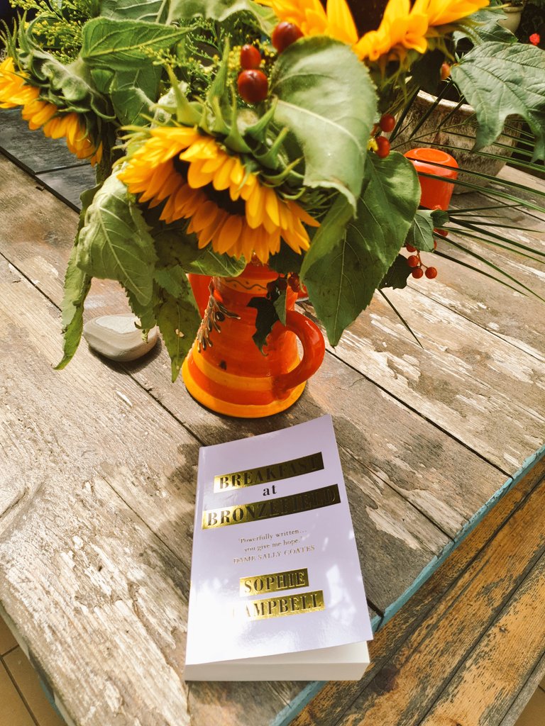 karin_isabella's tweet photo. Asked by @SophieCBooks to do an ARC for her π #BreakfastAtBronzefield thanks so much for the ask xx https://t.co/UgWOS2lPtO