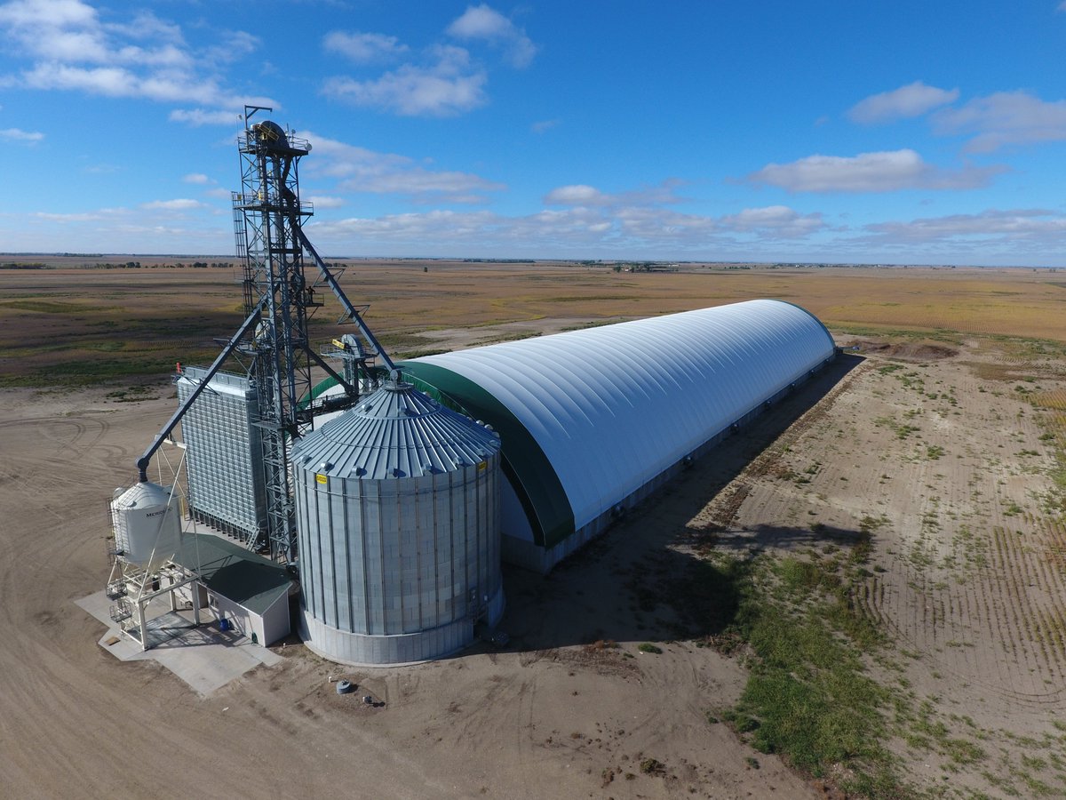 siouxsteel's tweet photo. #ProTecBuildings keep your grain safe against the elements! The cover resists tearing & leakage keeping your investments protected. Engineered for stability & strength, #SentryBuildings can store up to 5 million bushels of #grain! #ProTecBuilding #SiouxSteel #flatgrainstorage https://t.co/samLmmj57k