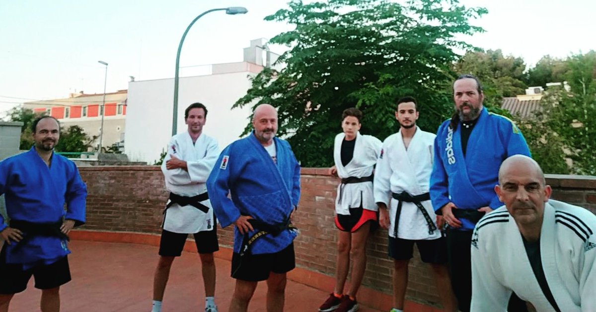 ClubJudoTgn's tweet photo. Seguim amb els entrenaments físics. Ahir ens vam posar el judogui per recuperar sensacions i esperant poder tornar a fer judo amb normalitat.

#club #judo #tarragona #entreno #COVID19 https://t.co/ZOD1aDLgSE