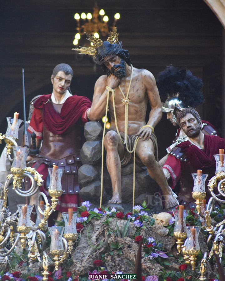 VaralCofrade's tweet photo. Canten al Señor con instrumentos musicales,
pregonen todas sus maravillas!
¡Gloríense en su santo Nombre,
alégrense los que buscan al Señor!
#cofradiasMLG/@HdadyPaciencia /@BMcruzh 

📷@_fitogram_ https://t.co/WniPAD1CLx