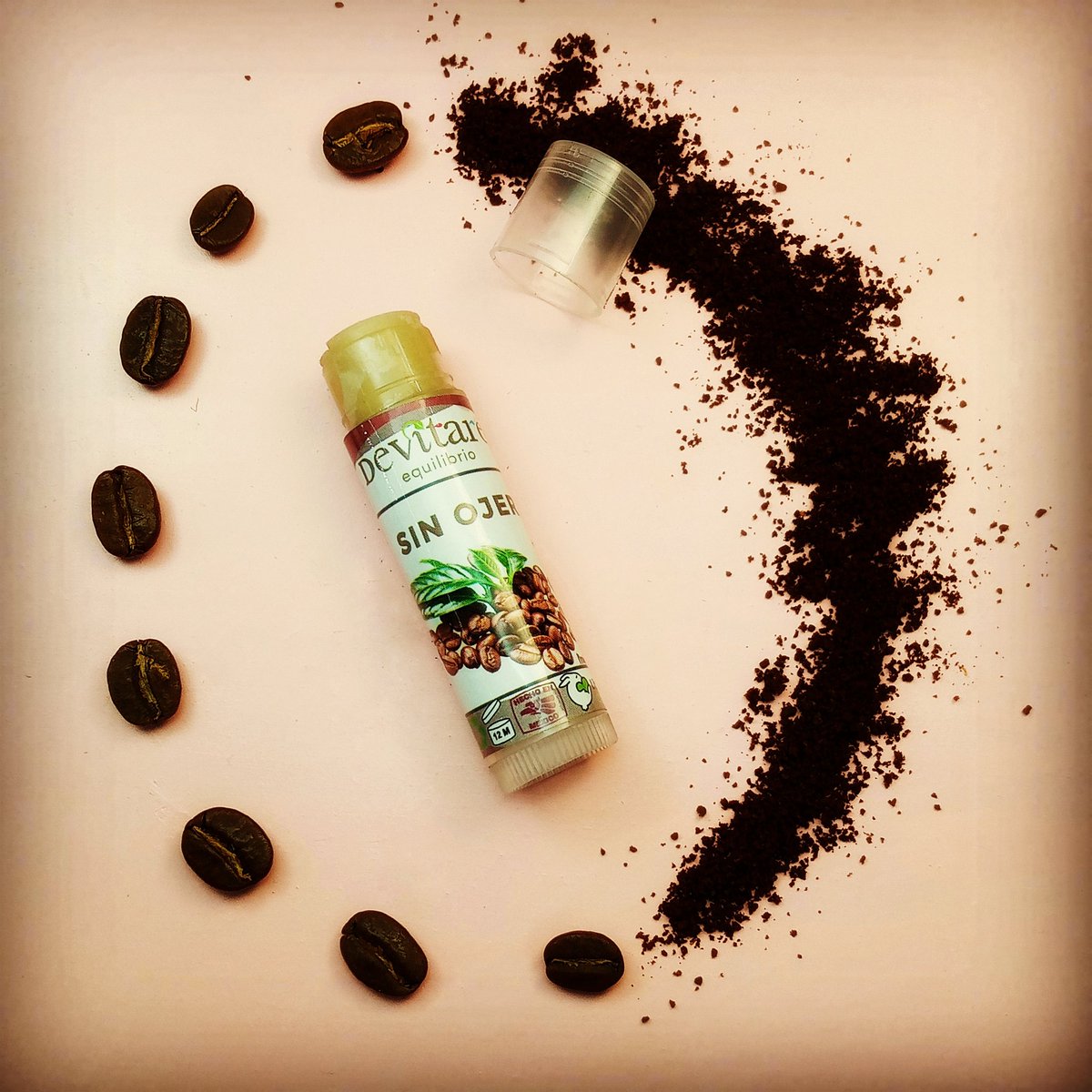 Devitare's tweet photo. Me encanta el aroma a café ☕ en las mañanas, me hace feliz. El café tiene muchos beneficios, uno de ellos es ayudar con la circulación de nuestra sangre, por lo que es ideal para disminuir las ojeras.😁💗🌷
#Café #Vegano #Natural #SinParabenos #ojerastime #ojeras #ojerosa https://t.co/OmUvp3sYY1