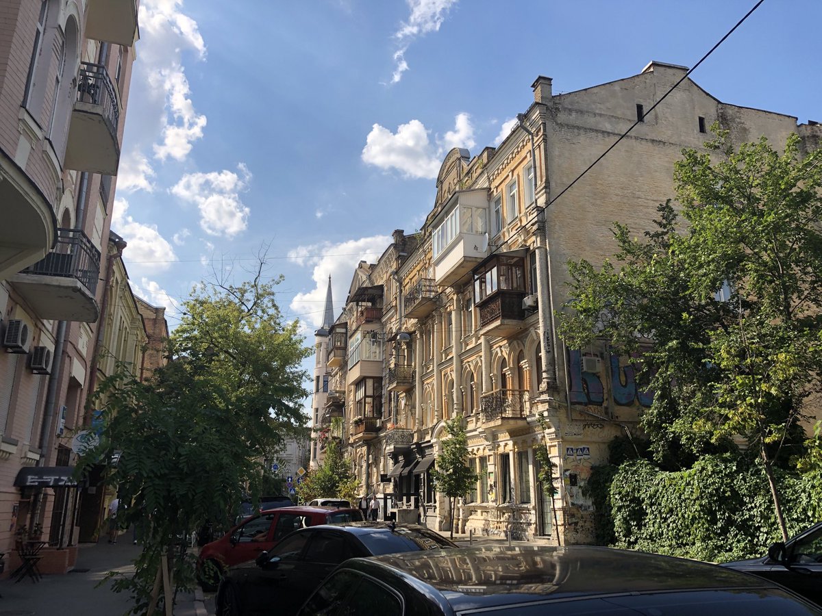 MikeDruck's tweet photo. Evening on #Reitarska street in #Kyiv https://t.co/6cB2VBWQ1T