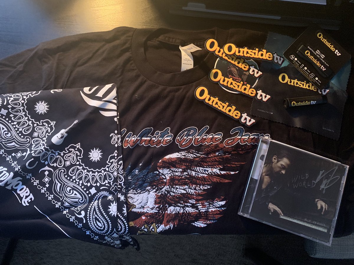 ericsterchi's tweet photo. Thanks @Outside_TV @KipMooreMusic for all the swag. Now I just need a private concert at my home from Kip. #OutsideTV #KipMoore #BuiltWild https://t.co/Ql970JDVcn