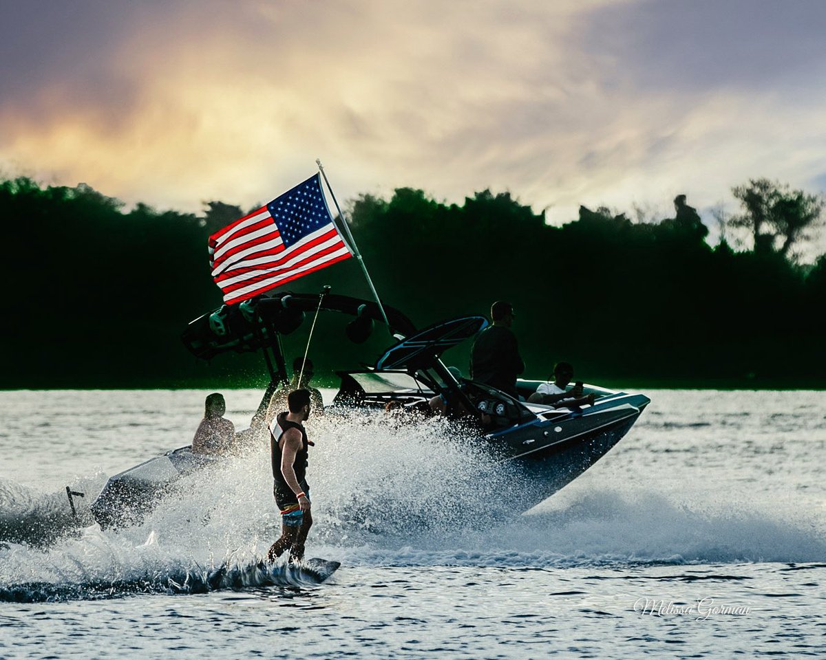melissagorman72's tweet photo. “Sometimes you just have to go with the waves.”
#melissagormanphotography 

#njphotographer #njphotography #wildwoodsnj #wildwoodbeach #sunsetphotography #flag #america #photoart #photographyart https://t.co/4XtM99VaLl