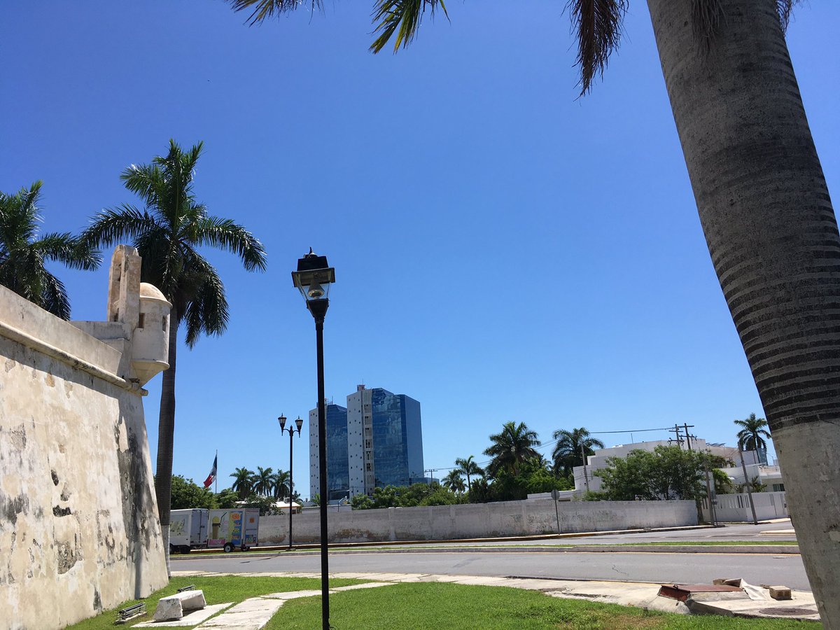 JoseMFariasM's tweet photo. El Campeche de ayer. Me puedo imaginar esa esquina hoy. ¡Cómo ha cambiado nuestra ciudad!
#CampecheSuHistoria #RecordarEsVivir #JMFM https://t.co/Lx8kiKezI8