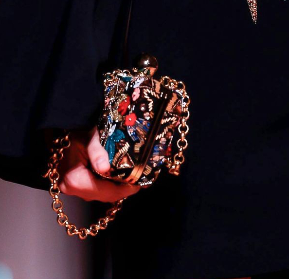 I wanted to do this exercise for a looong time but I couldn't decide on the item 😅