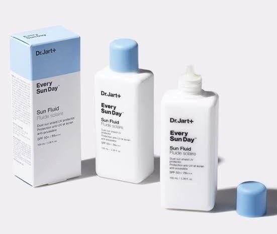 thecosmeticskr's tweet photo. 💥พร้อมส่ง​ 440.-
DR.JART every sun fluid 100ml💧
กันเเดดเนื้อน้ำนม ไม่อุดตัน กันเเดด​ รังสี UV และฝุ่นละอองได้ดี​เพิ่มความชุ่มชื้น​ บางเบา เกลี่ยง่าย ซึมเร็ว ไม่มีน้ำหอม​ ใช้ได้ทุกผิว

‼️เเจกลิปบาล์มในภาพ​
👉🏻 รีทวิต​ + follow ร้าน​ 
💌 สุ่มเเจกยอดฟอล​ 3000

#เเจกฟรีไม่รีได้ไง https://t.co/yarUtNfMj6