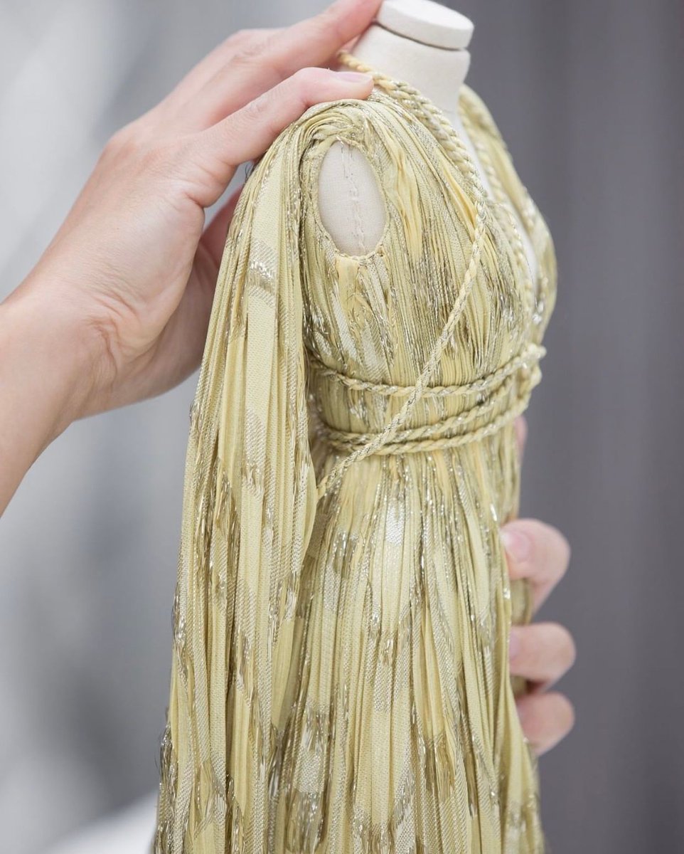 privylabel's tweet photo. Even in the midst of a pandemic, Dior presented 16-inch couture gowns in an enchanting short film to unveil their Fall/Winter 2020-2021 collection. The collection celebrates life and Dior's rebirth from the darkness of COVID-19.
•
•
•
📸 @Dior
#privylabel #DiorSavoirFaire https://t.co/MnP9i88DRf