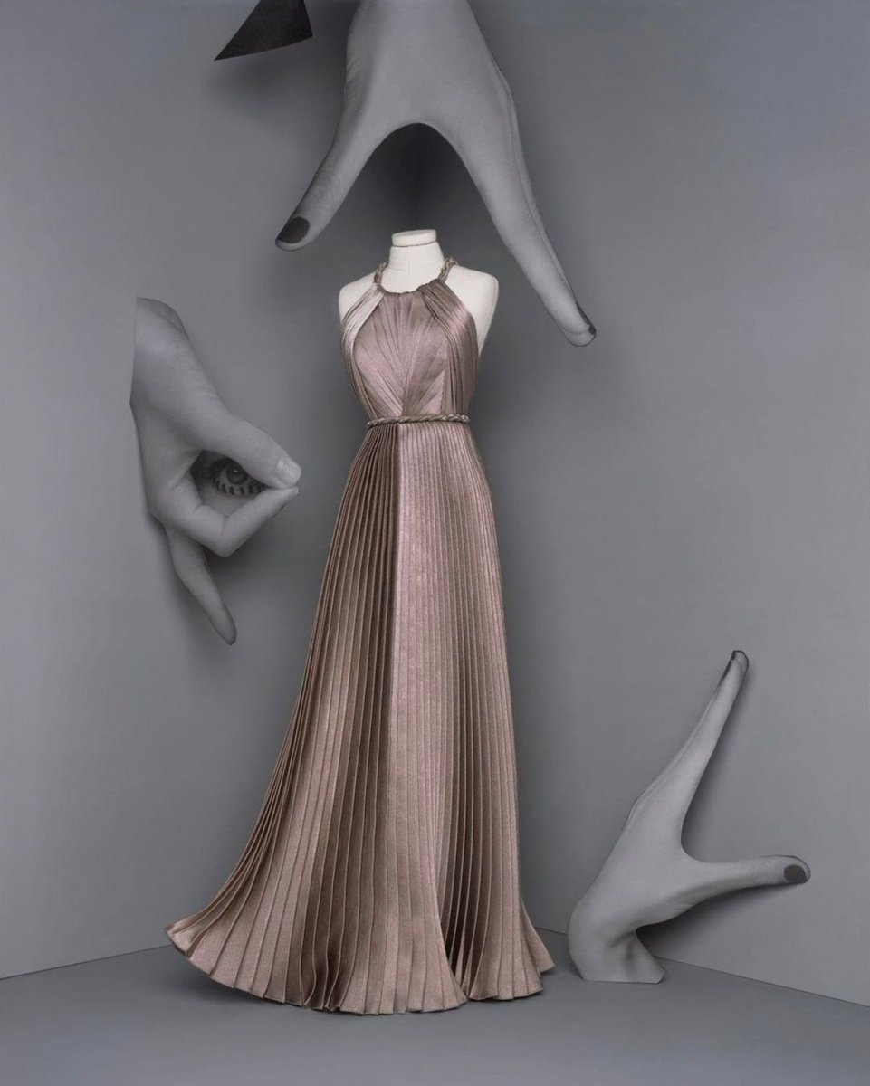 privylabel's tweet photo. Even in the midst of a pandemic, Dior presented 16-inch couture gowns in an enchanting short film to unveil their Fall/Winter 2020-2021 collection. The collection celebrates life and Dior's rebirth from the darkness of COVID-19.
•
•
•
📸 @Dior
#privylabel #DiorSavoirFaire https://t.co/MnP9i88DRf