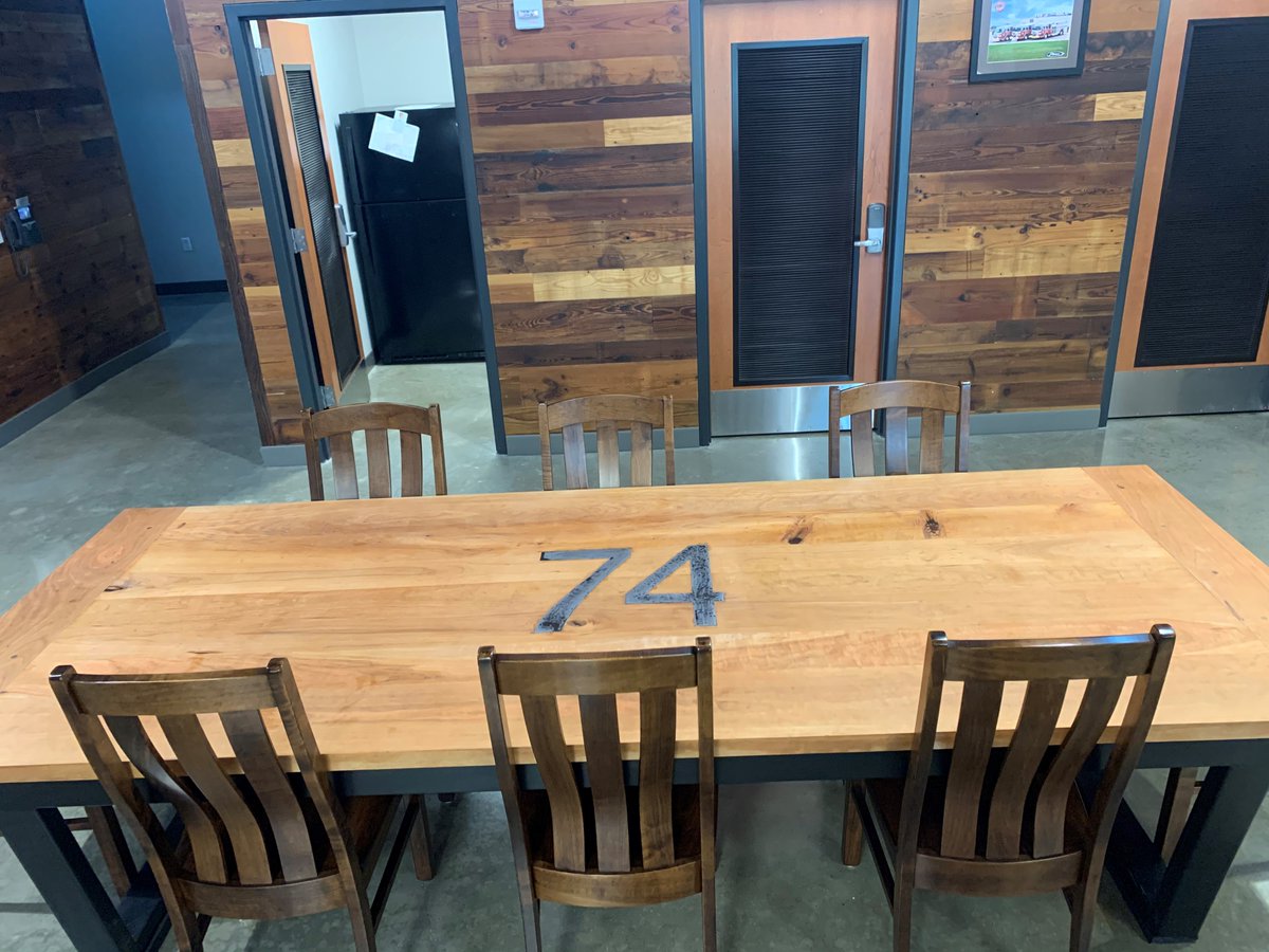 Springfdtx's tweet photo. Did you know your #SpringFDTX #firefighters are talented craftsmen?
Apparatus Operator Santiago Eckardt made this amazing dining room table for Station 74.
H/T to Captain Tim Weiman https://t.co/RGKmK4NXVK