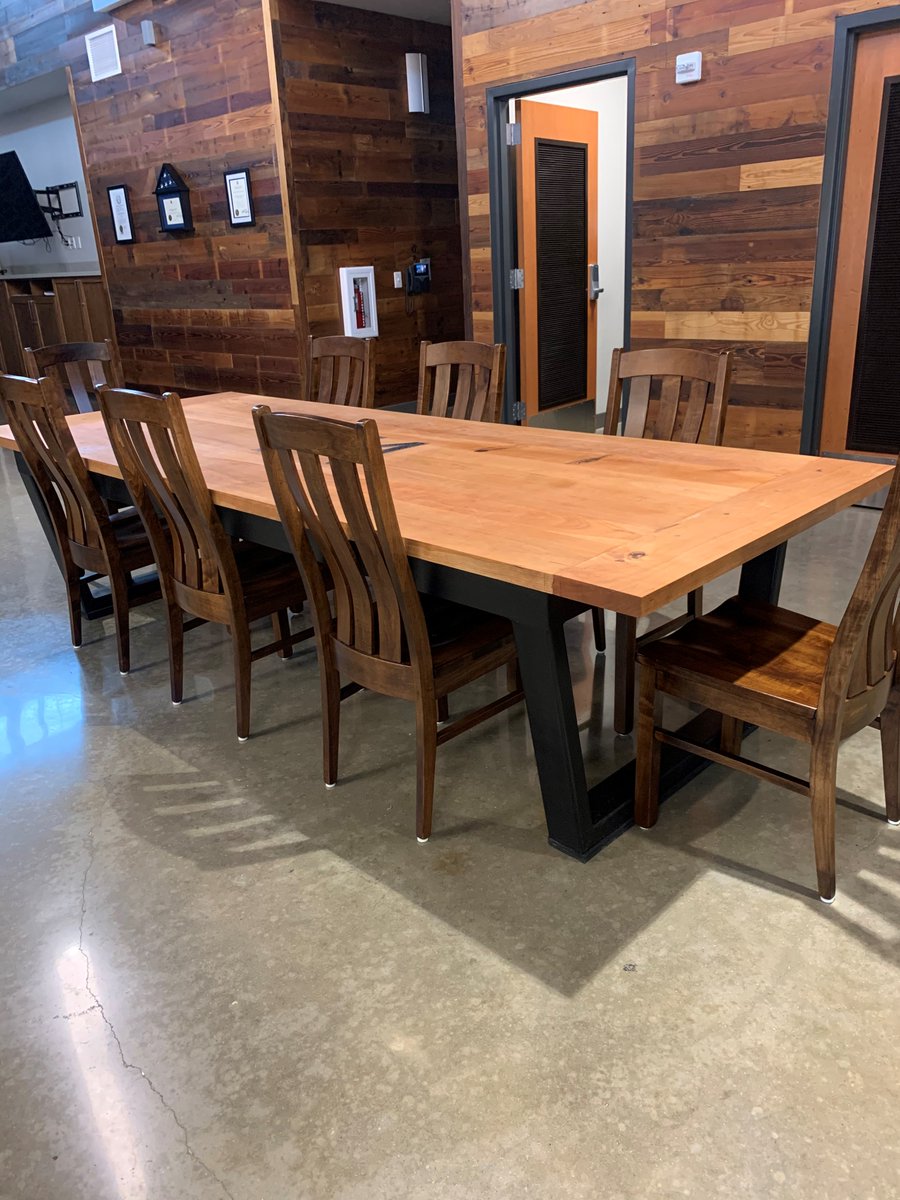 Springfdtx's tweet photo. Did you know your #SpringFDTX #firefighters are talented craftsmen?
Apparatus Operator Santiago Eckardt made this amazing dining room table for Station 74.
H/T to Captain Tim Weiman https://t.co/RGKmK4NXVK