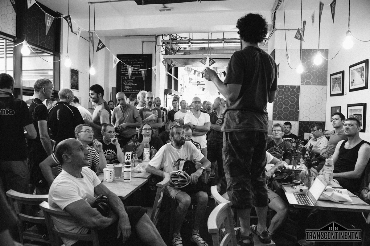 transconrace's tweet photo. Today we are marking what would have been the start of #TCRNo8.
This image is from #TCRNo2 Mike Hall holding the rider briefing at @1ookmumnohands in London in 2014.
#TCRNo8 #TCR2020
Fizik
PEdALED
Kinesis UK
APIDURA
komoot https://t.co/bDMOKefbdb
