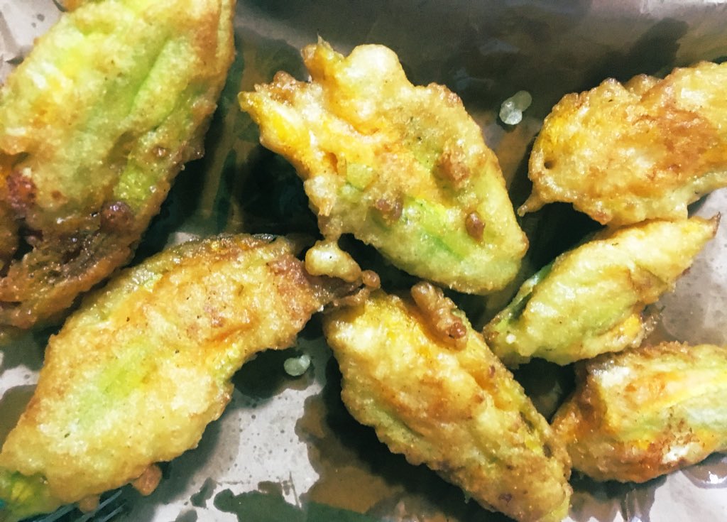 ArabaFenice1078's tweet photo. Non avevano previsto il nobel per chi frigge in estate ?
#Summer #24luglio #TheTaleOfMe #FioriDiZucca https://t.co/RYOE2GrcbH
