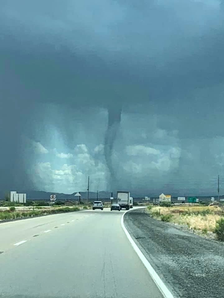 LasVegasLocally's tweet photo. Meanwhile, in Kingman 🌪️ https://t.co/2ksUdp2sHg