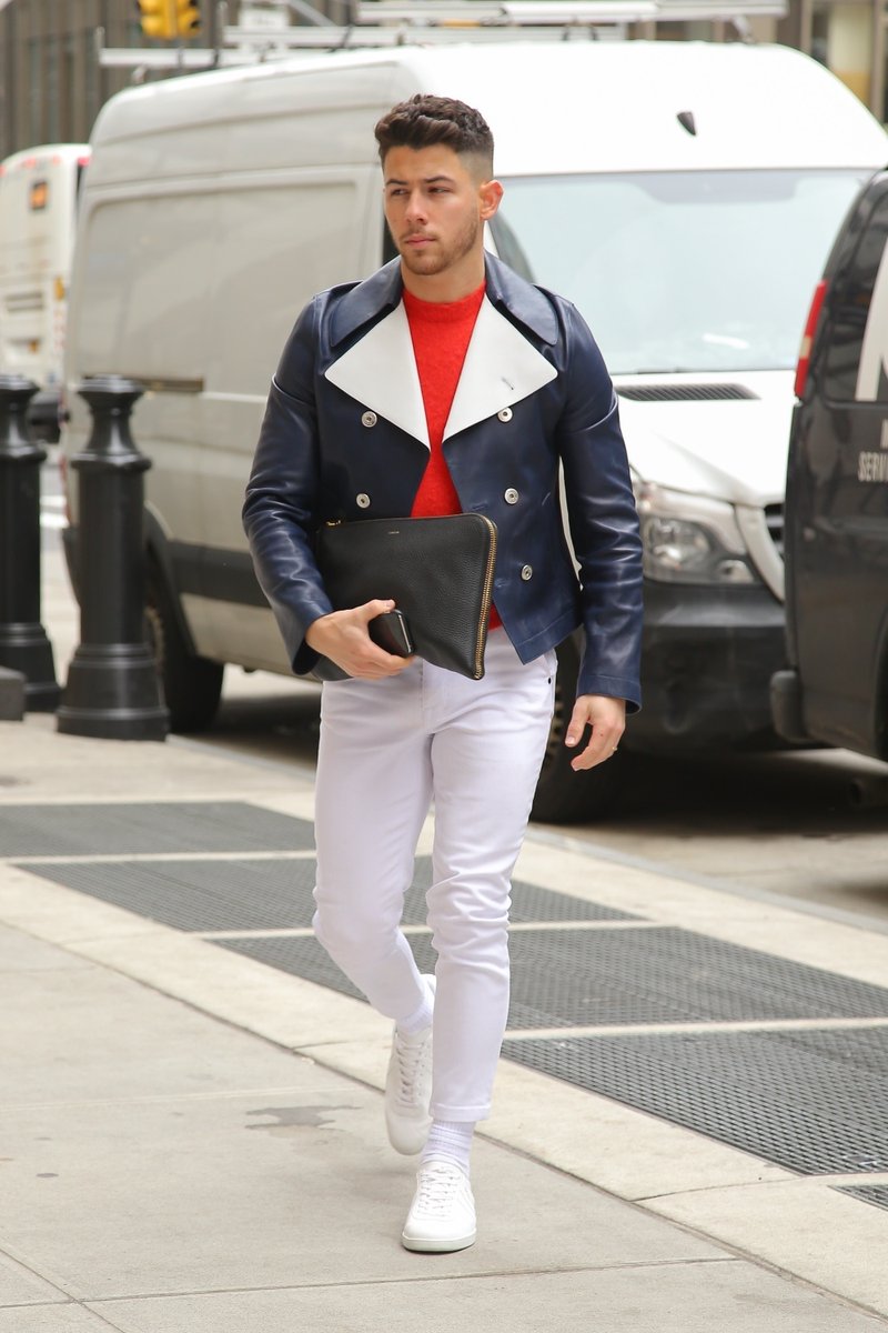 JickNonasNews's tweet photo. Nick Jonas: street style ✨ https://t.co/Mztej815pU