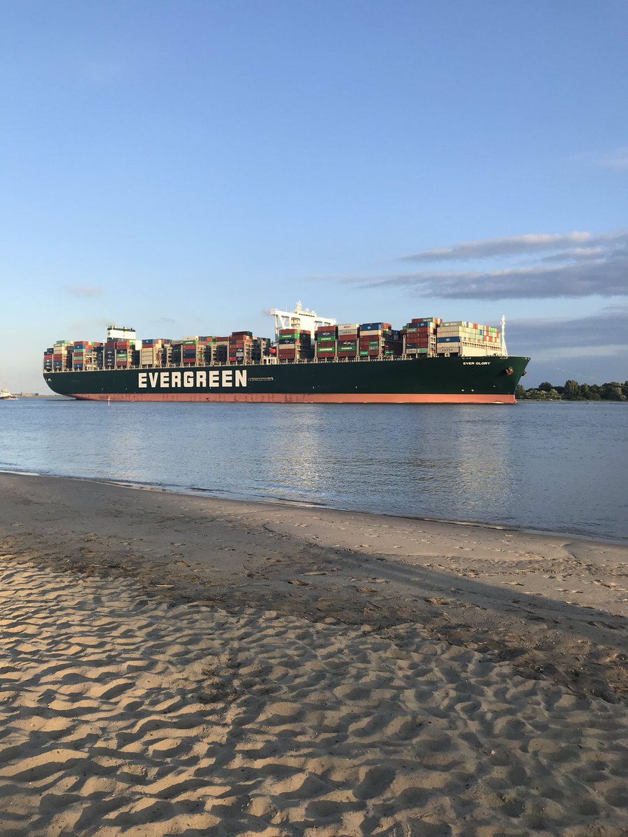 gretzsche's tweet photo. Jetzt.
#Hamburg
#Elbe
#Elbecamp https://t.co/eF6L9EUnDG