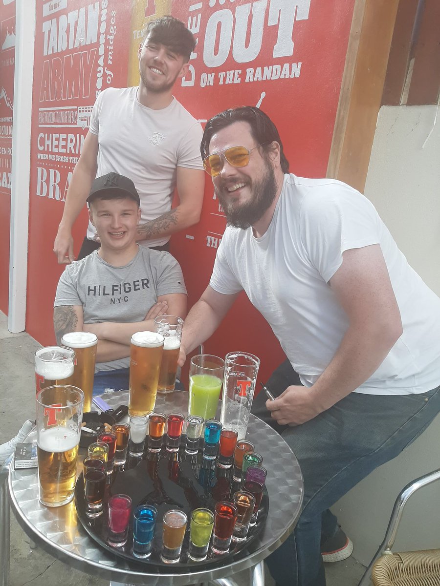 CheersCafeBar's tweet photo. A cheeky wee #Cheers21 from this Friday afternoon. 👌
21 flavours of our handcrafted vodka liqueurs shots! 😋

#Made4Sharing #SharingIsCaring https://t.co/VNSyp5eTkV