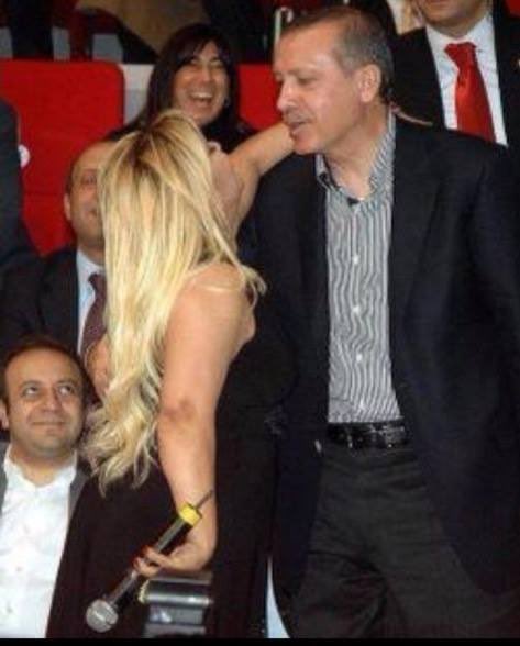 #اردوغان_أبو_خطينكفى بالمرء كذبًا أن يحدث بكل ماسمع ،وقال تعالى (ياأيها الذين آمنوا إن جائكم فاسق بنبأ فتبينوا ...) رغم الخلاف لا ينبغي الكذب في هذه الأمور واذا هناك دليل يظهر وتكون الحجة دامغة هذا شرع الله فاحذروا غضبه سبحانه.