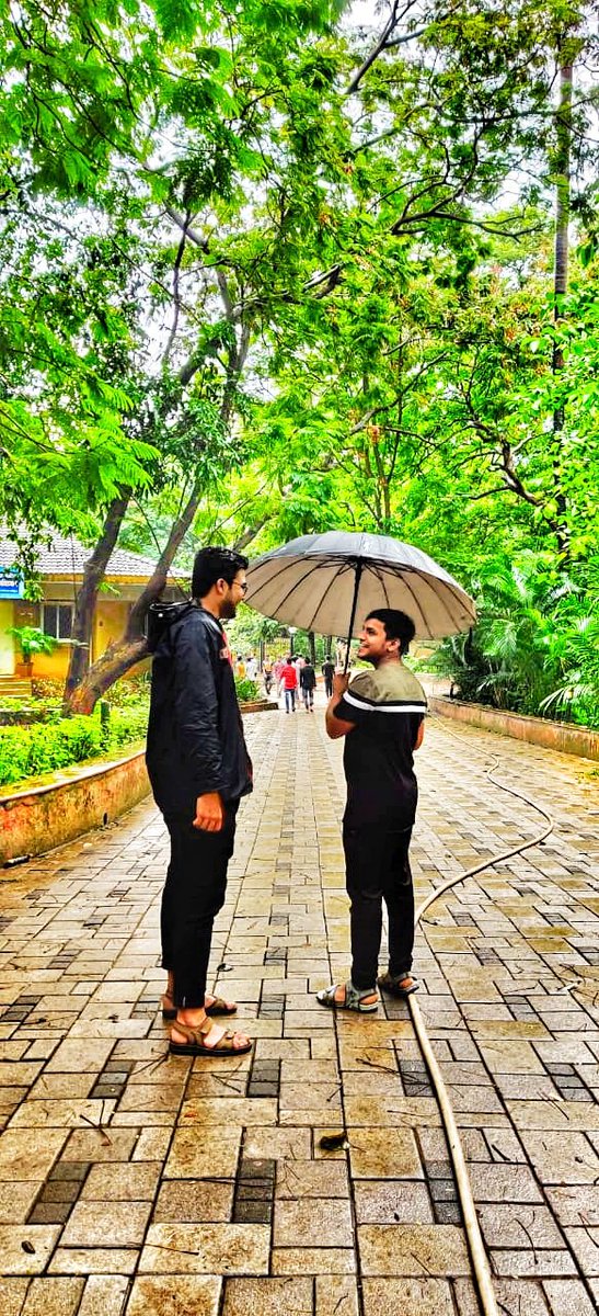 adibkhan0207's tweet photo. KaMaL Ki Hoti Hai Yaar Ke Bich ki Jugalbandi.🔥
Bas Kehte Rhete vo TeRi Bandi Vo Meri Bandi.
#MoDeRNShAyAR👑 #ADiBKhAN👑 #ADiB🤴🏻 #AdDu😎 #ShayaRi #twoliner #Green #greenery https://t.co/YMeQ7dMBqT