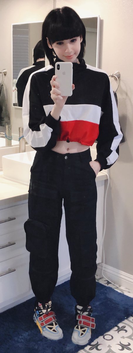 TheSphereHunter's tweet photo. Yea, this would be my fighting game uniform. 😁 https://t.co/dqSuySMQBY