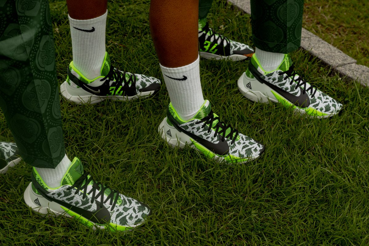 oshanehoward's tweet photo. No Be Small 🇳🇬🏀🦅

@Nike for @FootLockerCanada

Honored to shoot the premiere of the Zoom Freak 2 “NAIJA” shoe on behalf of @Giannis_An34 🏆

Photography: @oshanehoward 
Produced / Directed by @josefadamu https://t.co/LEi2HeylJz