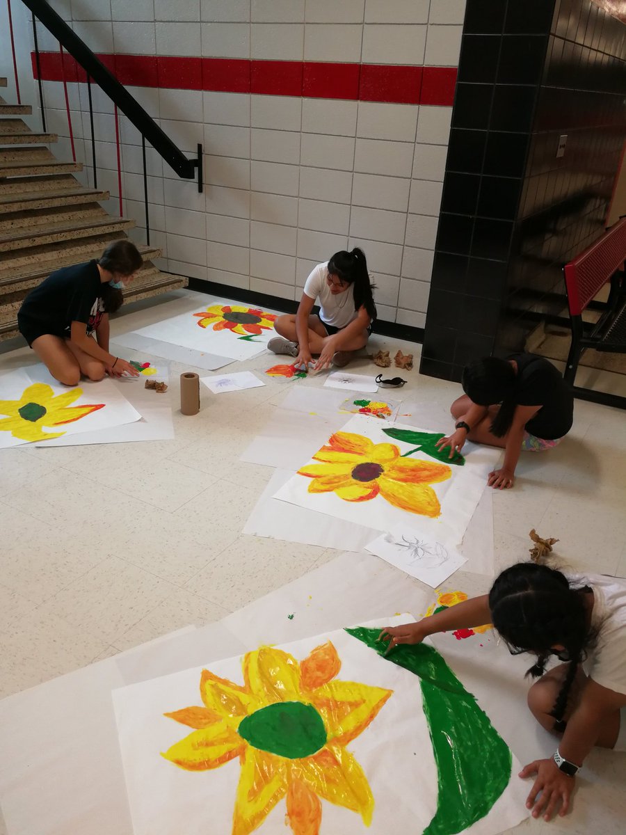 SenoraPullen's tweet photo. Summer school artists! https://t.co/Nz3zBRx77z