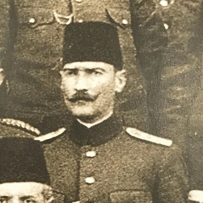 Allah'ın gazabı, Atatürk'e lanet okuyan omurgasız, milli kimliksiz, emperyalizmin ajanlarının üstüne olsun. Tarih özde İslam düşmanı bu zevatı çöplüğüne atacak. Ne Mutlu Türküm Diyene.