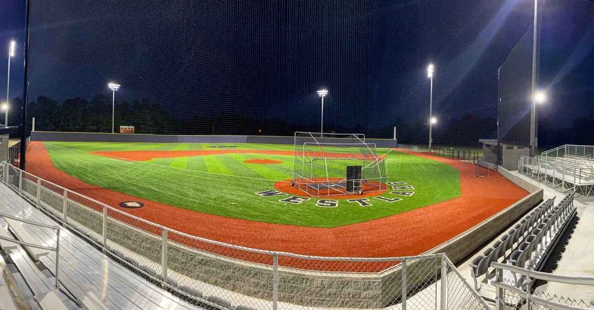 GeoLighting's tweet image. It’s showtime! 💡 
•
•
#geosportlighting #geosurfaces #led #sports #lighting #ledlights #louisiana #highschool #baseball #westlakehighschool