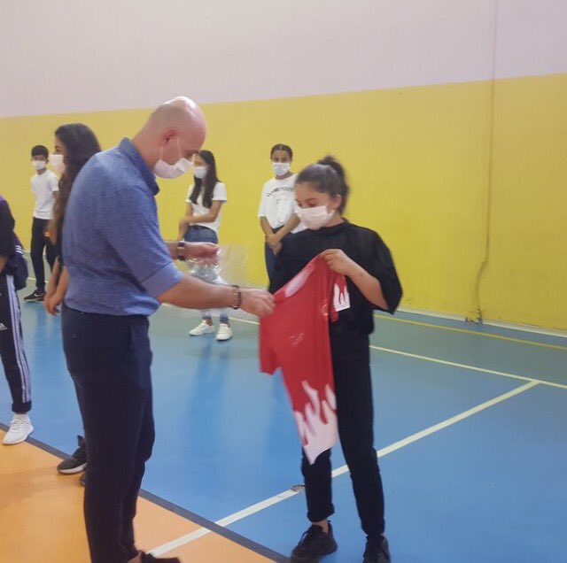 batmanhem's tweet photo. @btmnbld Spor İşleri Müdürü @burak_eren_ghsi ve Kurum Müdürümüz @bilal_serik Ücretsiz açılan Spor kurslarımızda Eğitim alan ve Spor Lisesini kazanan yaklaşık 50 öğrenciye hediyeler vererek, tebrik ettiler.. @MahmutKurtaran1 @temiz72 @ziyaselcuk @safran1958 @BoyuGenel https://t.co/jymxlL6uVD