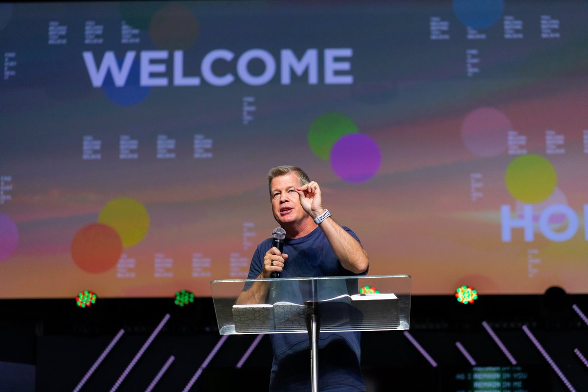 “Praise may not change my circumstance, but praise always changes me.” - Ps. Ron Woods

What an incredible #Midweek service last night with Pastor Ron Woods in the house! And what a great word from him on remaining in the Lord and staying focused!