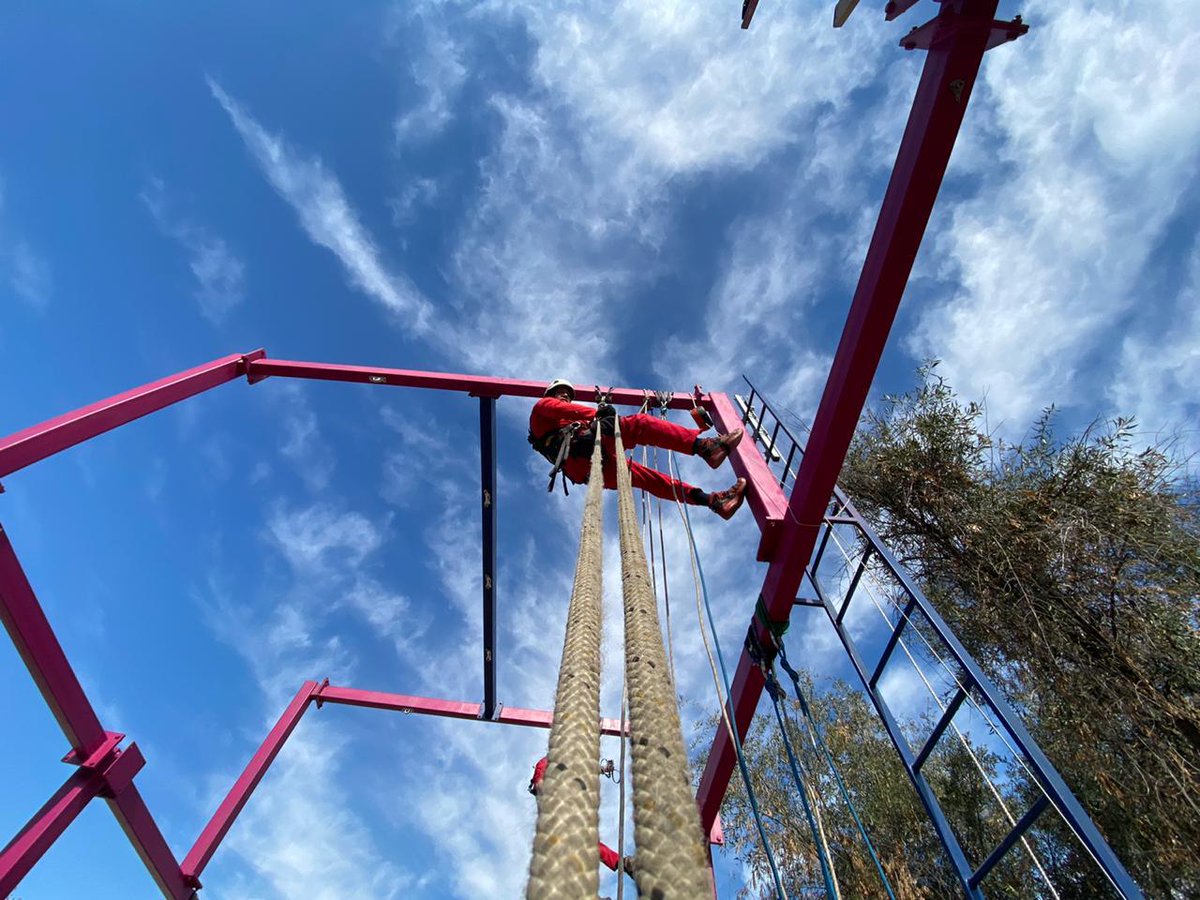 Vertisub's tweet photo. Haciendo prácticas en nuestras preciosas instalaciones color magenta, tus instalaciones. Te apuntas?

Teoría Plataformas Ivi. Prácticas magenta.

#vertisub#Ivi https://t.co/LQTssIFJWM