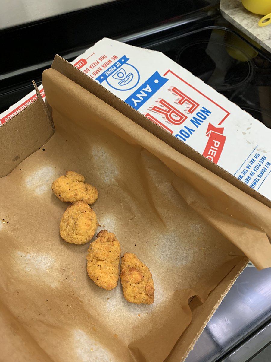 IstiakBhuyan's tweet photo. @dominos Loved the #contactlessdelivery but not the size of #Bonelesschicken #dominospizza #wewantbiggerchicken https://t.co/VHyJiN7tCx