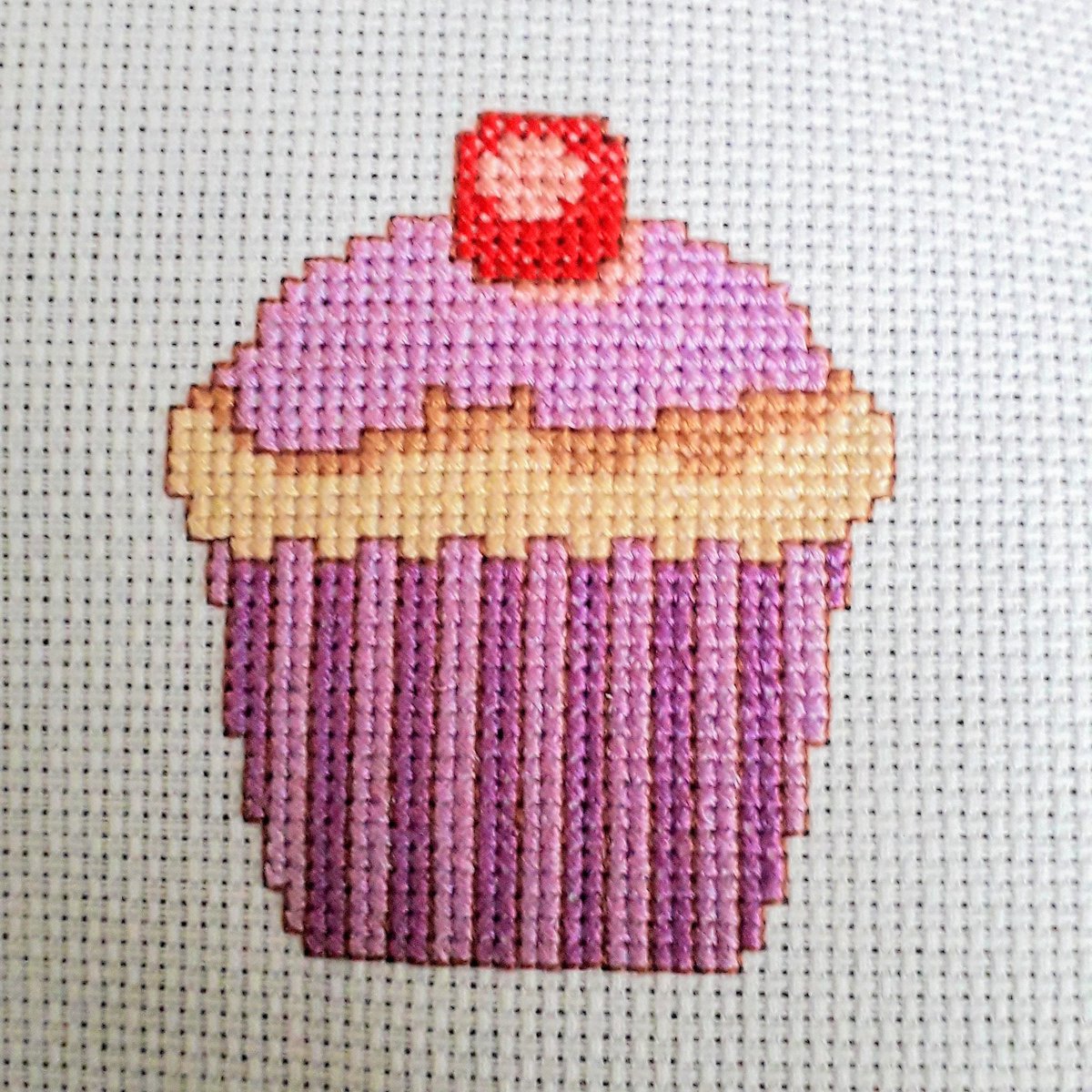 by_maxine's tweet photo. Another cupcake. This time purple.
I Love purple, & cupcakes!! ππππππ
#HandcraftedByMaxineB #supportsmallbusiness #ChooseHandcrafted #Crossstitch #DMfororders #craftersofinstagram #cupcakes #cupcake #purple
#CardMaking #CraftersofTwitter https://t.co/hPNZGFR3Yh