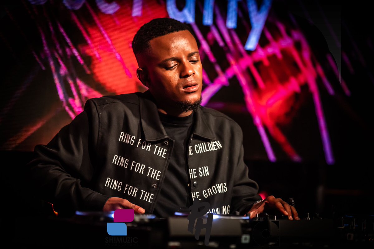 MansNotCorrupt1's tweet photo. Retweet if u appreciate the King of Amapiano🔥It's that time again🕺

2 hours Set with 👑KABZA DE SMALL👑🔥🔥🔥🔥🔥🔥🔥

This guy deserves every good thing coming his way‼️ 

 @KabzaDeSmall_ @DjMaphorisa 
#LockdownHouseParty
#DinnerAtSomizis #THEVOLTLIVE
#LegendLive https://t.co/gCDk3a0Ocy