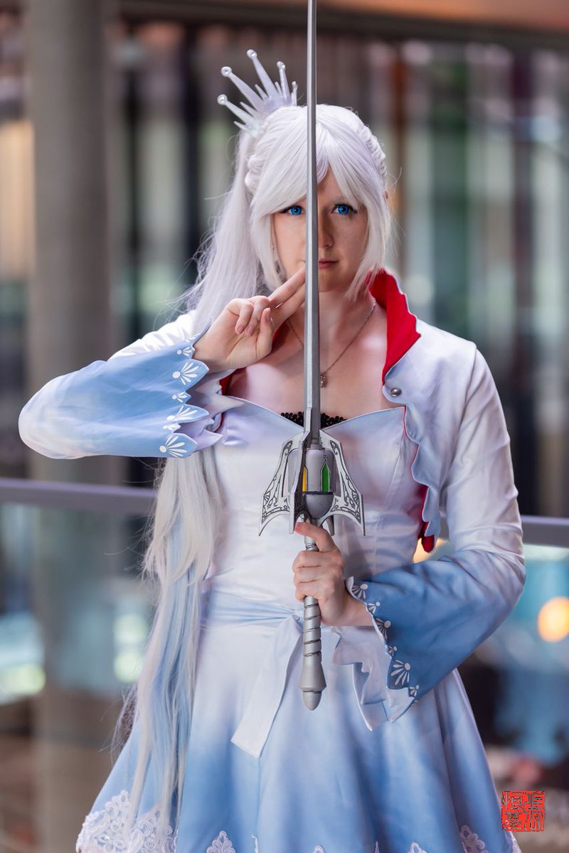 FoodAndCosplay's tweet photo. "I'm not perfect! Not yet. But I'm still leagues better than you. " Weiss Schnee / RWBY
Cosplay by @SayoryCosplay
Photos by @FoodAndCosplay
Taken at @ComicConGermany 19
#rwbycosplay #weissschnee #weissschneecosplay #teamrwby #rwbyweiss #weisscosplay #roosterteeth #icequeen https://t.co/ATgNMt8CRA