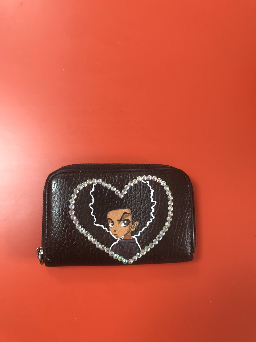 BlerdLinez's tweet photo. Matchy matchy bag and baby purse! All hand painted! #BlackOwned #buyblack #BLACKCREATORSFUND #blackcreatives #BlackPoundDay #blerd #hueyfreeman #boondocks #blackartist #blackanime https://t.co/0uOQy1nfDO