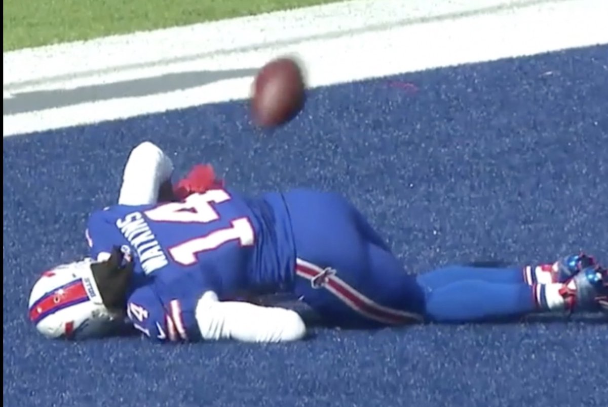 He got injured mid-play but still caught the TD 💯