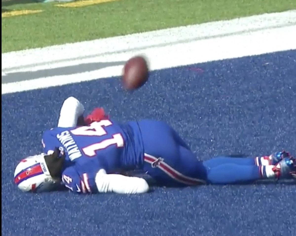 He got injured mid-play but still caught the TD 💯