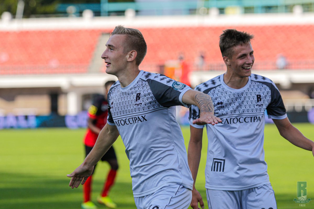 rukhbrest's tweet photo. 📸 Photo report from the match Rukh Brest vs Slavia Mozyr / Самые важные и эмоциональные моменты драматической встречи против «Славии» – в нашей галерее 👇🏻
Все фото / All photo – https://t.co/D6WCk4aIKr
#rfc #RFCFCSM https://t.co/PrEULsOzpY