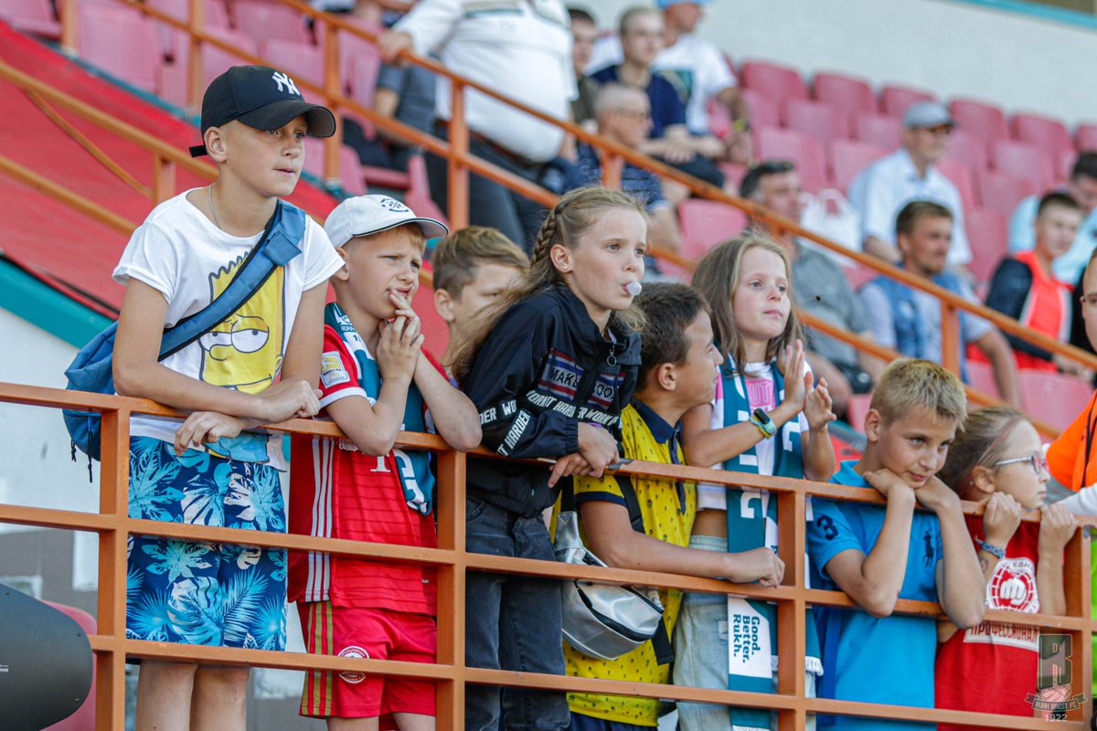 rukhbrest's tweet photo. 📸 Photo report from the match Rukh Brest vs Slavia Mozyr / Самые важные и эмоциональные моменты драматической встречи против «Славии» – в нашей галерее 👇🏻
Все фото / All photo – https://t.co/D6WCk4aIKr
#rfc #RFCFCSM https://t.co/PrEULsOzpY