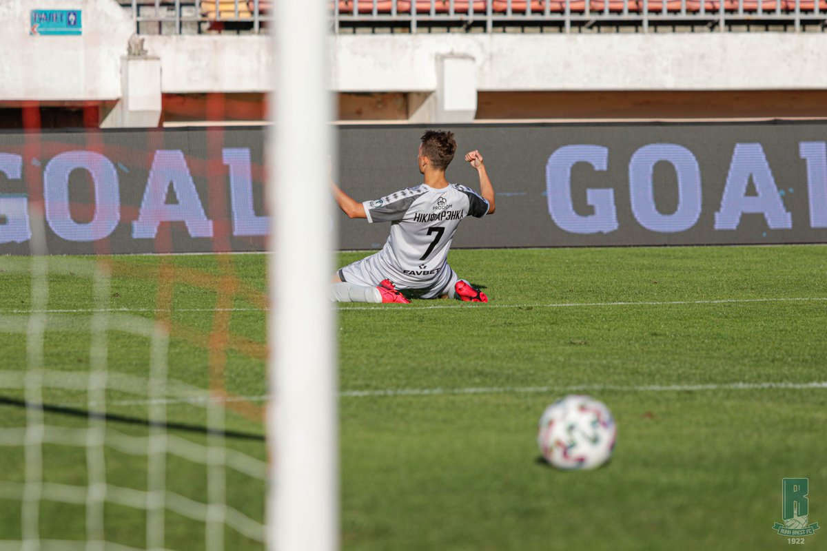rukhbrest's tweet photo. 📸 Photo report from the match Rukh Brest vs Slavia Mozyr / Самые важные и эмоциональные моменты драматической встречи против «Славии» – в нашей галерее 👇🏻
Все фото / All photo – https://t.co/D6WCk4aIKr
#rfc #RFCFCSM https://t.co/PrEULsOzpY